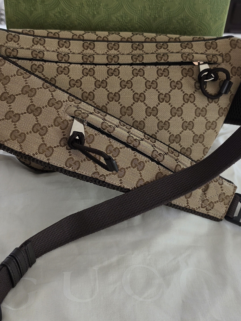 Gucci Beige Monogram Canvas Men’s Crossbody Belt Bag - Picture 8 of 12